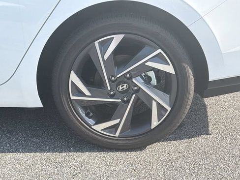 New 2026 Hyundai Elantra Limited FWD image 21