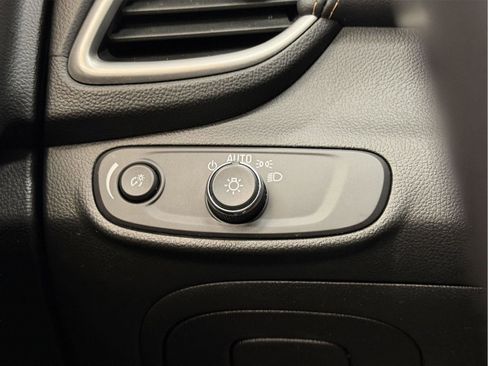 Certified 2019 Chevrolet Trax LT w/ LT Convenience Package image 35