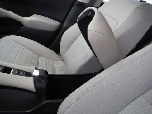 Used 2023 Honda HR-V LX image 17