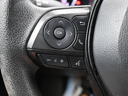 Used 2025 Toyota RAV4 XLE AWD/4WD image 10
