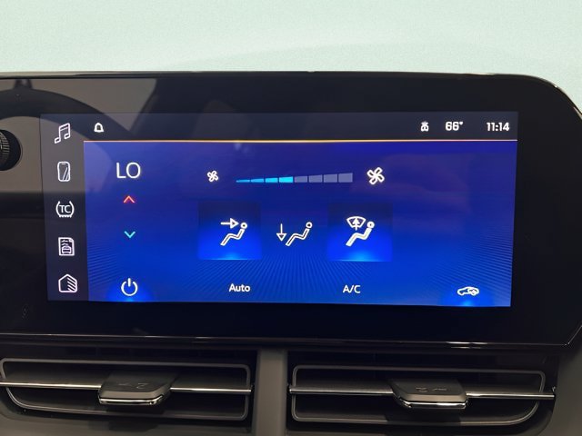 Certified 2025 Chevrolet Trax LT FWD image 19