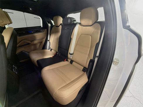 Certified 2025 Porsche Cayenne Turbo AWD/4WD image 25