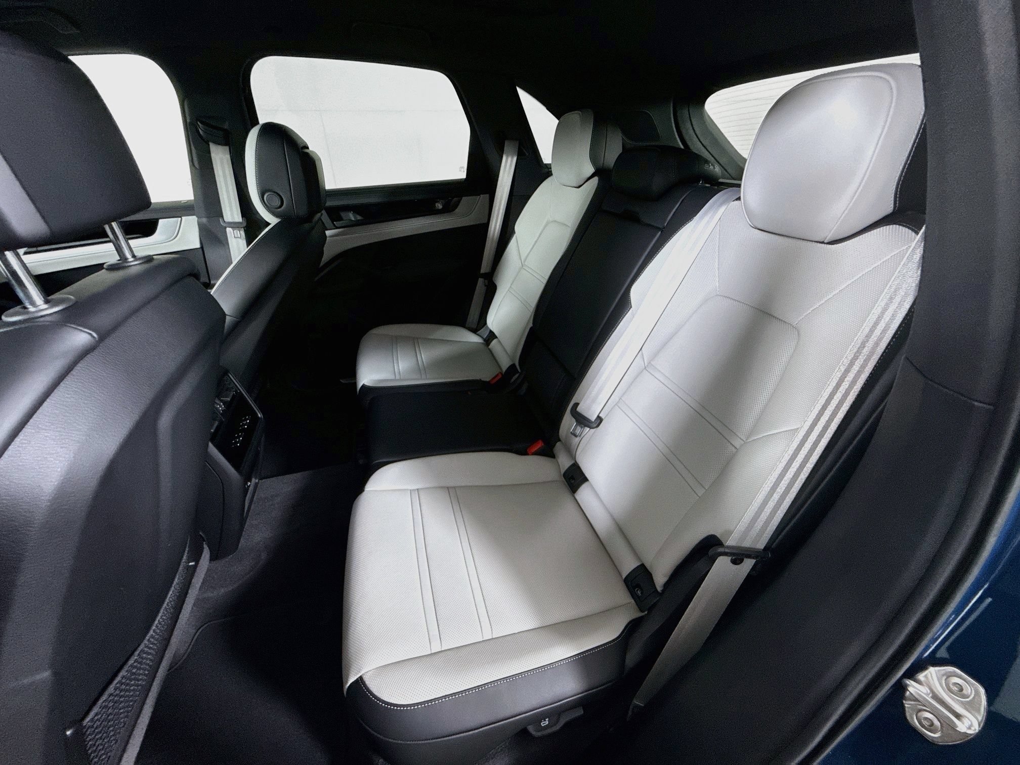 Certified 2026 Porsche Cayenne E-Hybrid AWD/4WD image 21