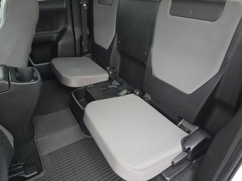 Used 2022 Toyota Tacoma SR image 32