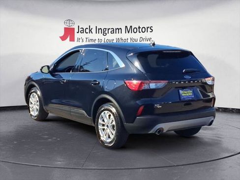 Used 2021 Ford Escape SE FWD image 3