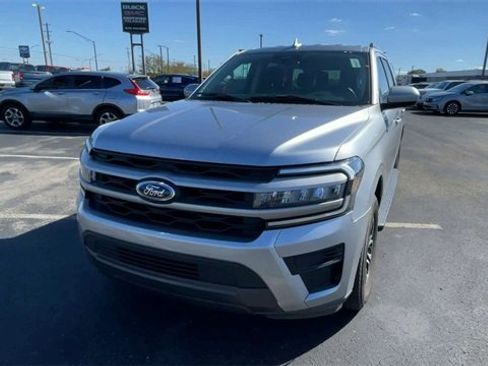 Used 2022 Ford Expedition XLT image 5