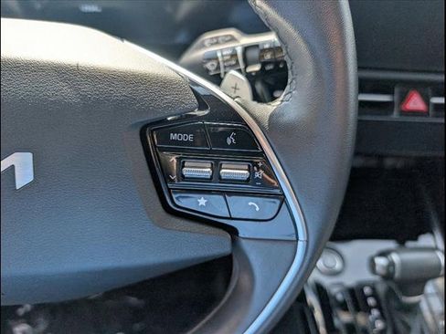 Used 2024 Kia Niro EX image 9