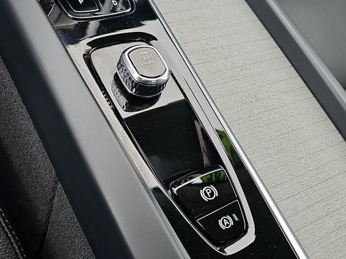 Used 2025 Volvo XC60 B5 Plus w/ Protection Package Premier image 25