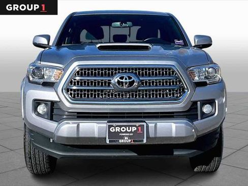 Certified 2017 Toyota Tacoma TRD Sport image 3