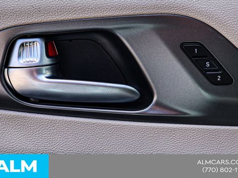 Used 2024 Chrysler Pacifica Touring-L FWD image 39