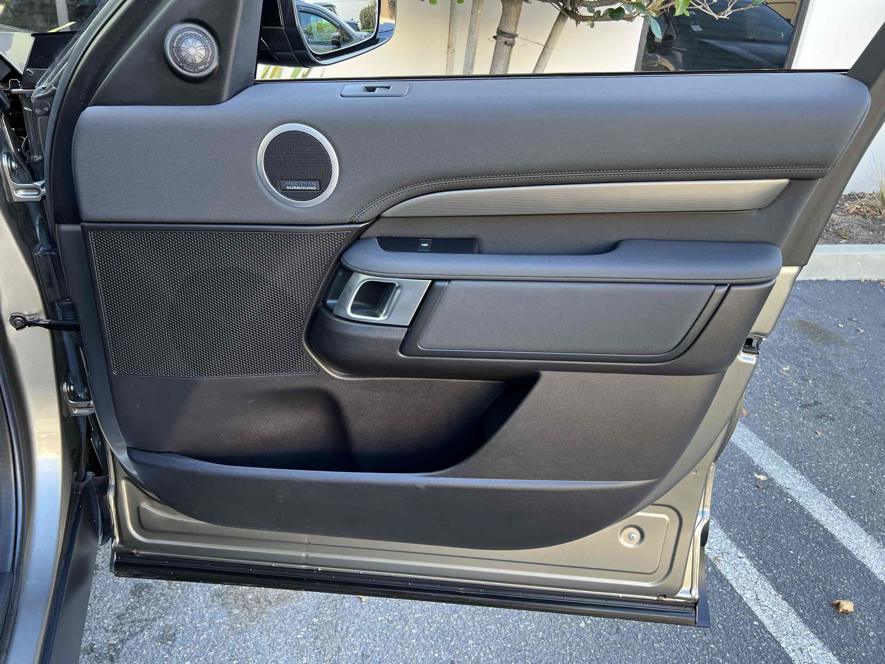 Used 2018 Land Rover Discovery HSE AWD/4WD image 76