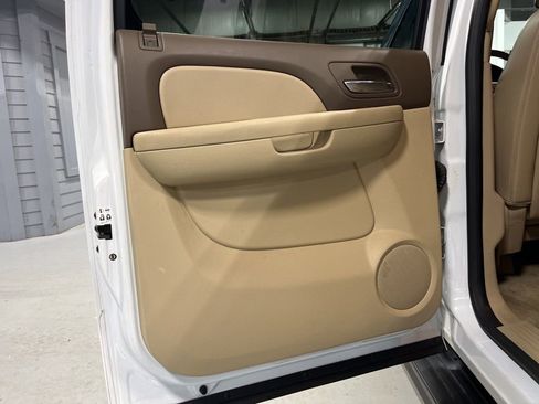 Used 2012 Chevrolet Suburban LT w/ Luxury Package AWD/4WD image 30