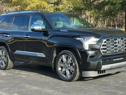 Used 2025 Toyota Sequoia Capstone image 2