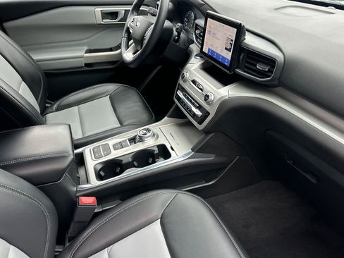 Certified 2022 Ford Explorer XLT w/ Equipment Group 202A image 18