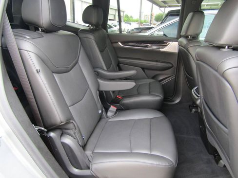 Used 2025 Cadillac XT6 Premium Luxury FWD image 14
