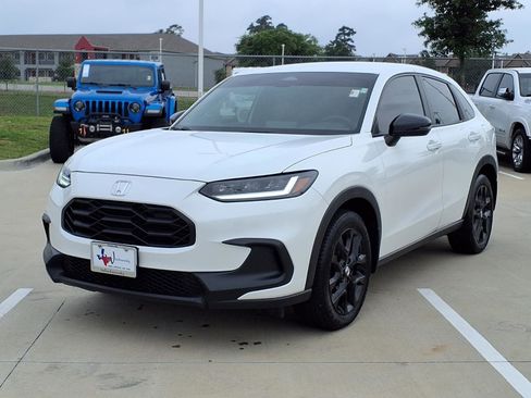 Used 2023 Honda HR-V Sport image 3