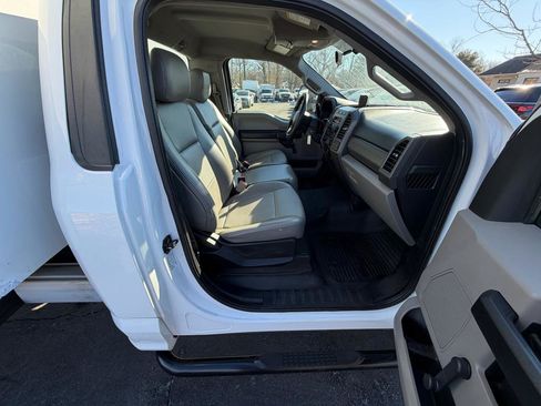 Used 2017 Ford F550 2WD Regular Cab Super Duty image 21