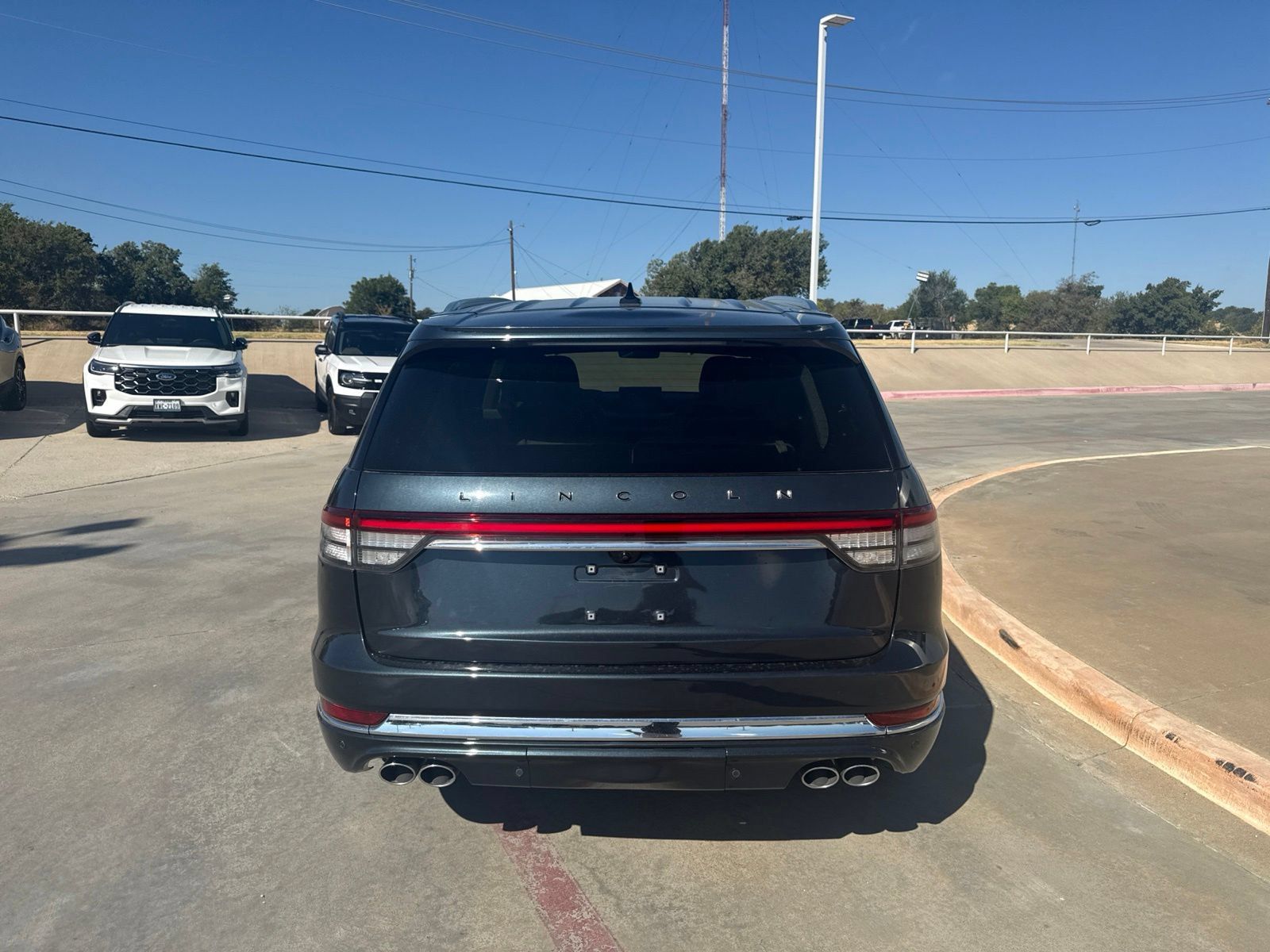 Used 2023 Lincoln Aviator Black Label w/ Class IV Trailer Tow Package AWD/4WD image 6