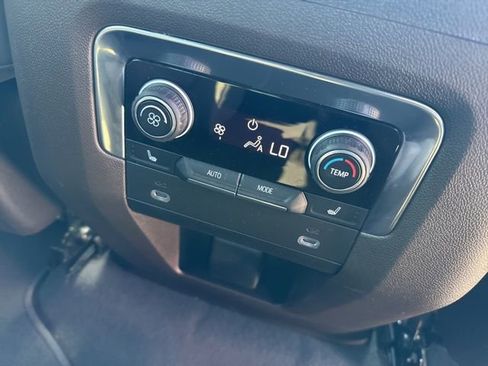 Used 2022 Chevrolet Suburban Z71 w/ Z71 Off-Road Package image 31