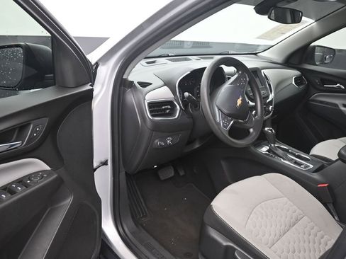 Used 2021 Chevrolet Equinox LS FWD image 10