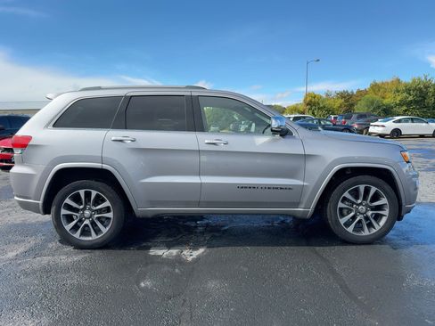 Used 2018 Jeep Grand Cherokee Overland image 2