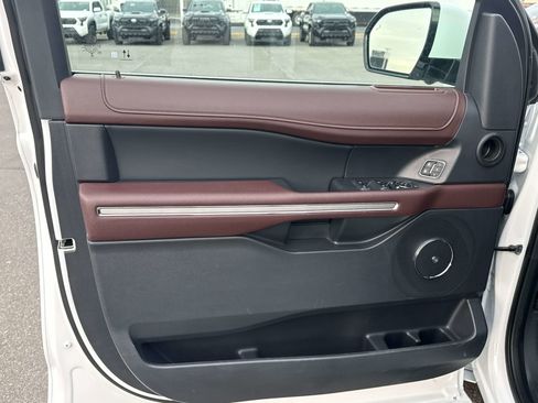 Used 2024 Ford Expedition Max Limited image 11