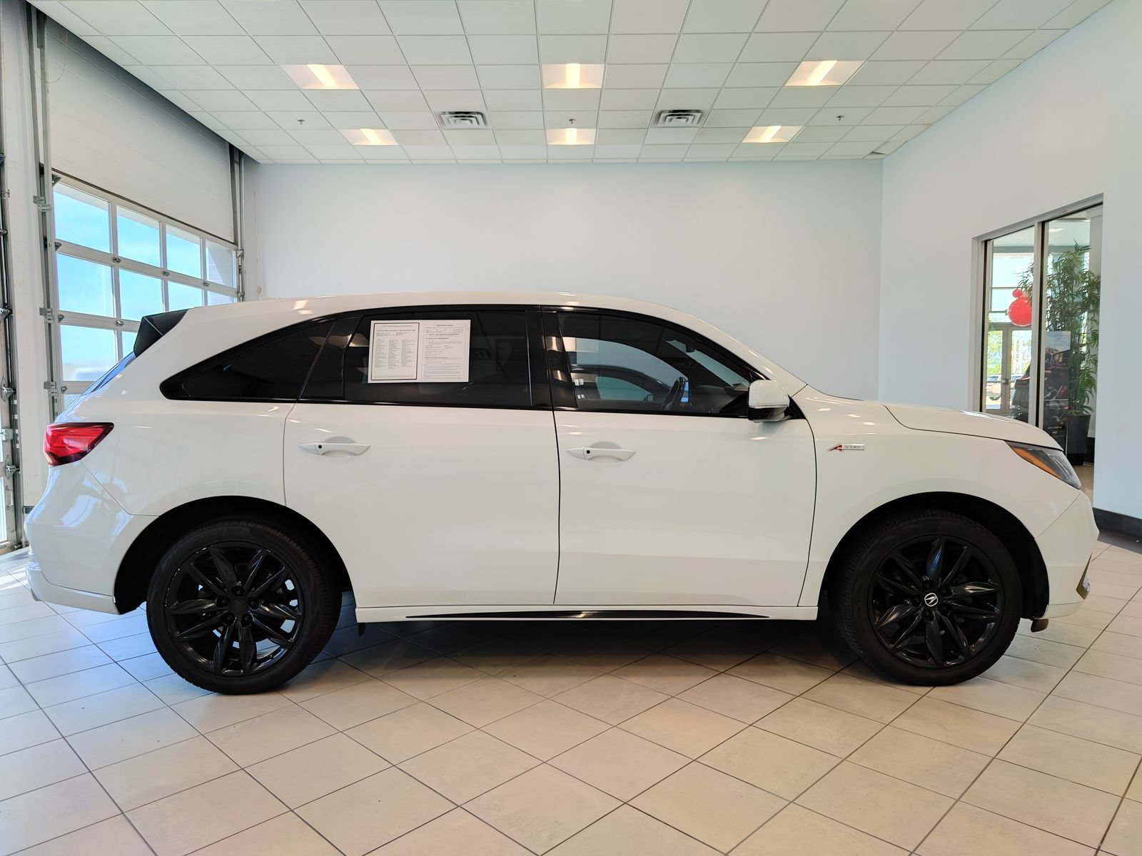 Used 2020 Acura MDX w/ Technology Package AWD/4WD image 2