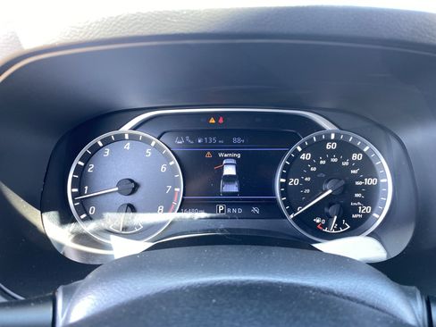 Used 2025 Nissan Frontier SV RWD image 31