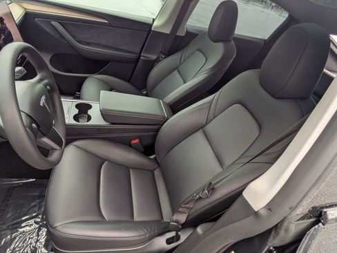 Used 2024 Tesla Model Y Performance image 17