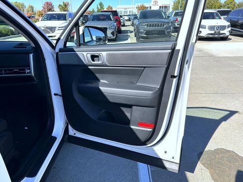 Used 2025 Hyundai Santa Fe SE image 18