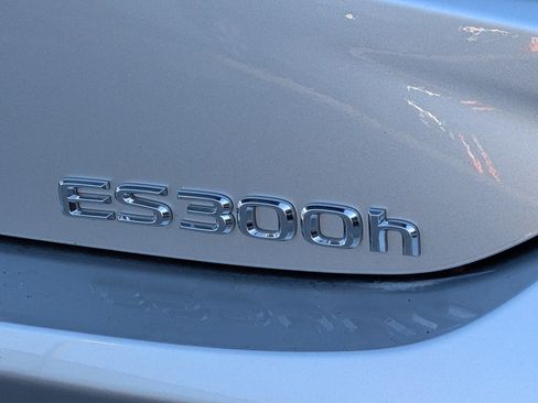 Certified 2024 Lexus ES 300h w/ Premium Package image 9
