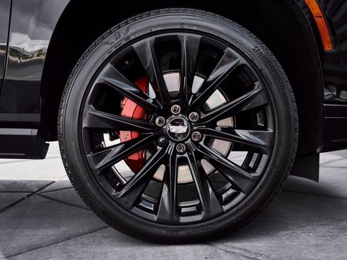 Used 2025 Cadillac Escalade V w/ LPO, ONYX Package image 28