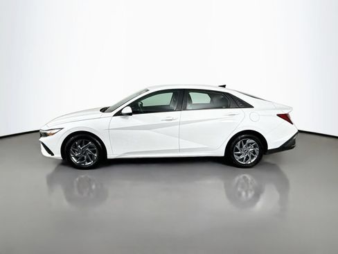Used 2024 Hyundai Elantra SEL FWD image 8