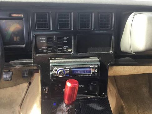 Used 1987 Chevrolet Corvette Coupe RWD image 15