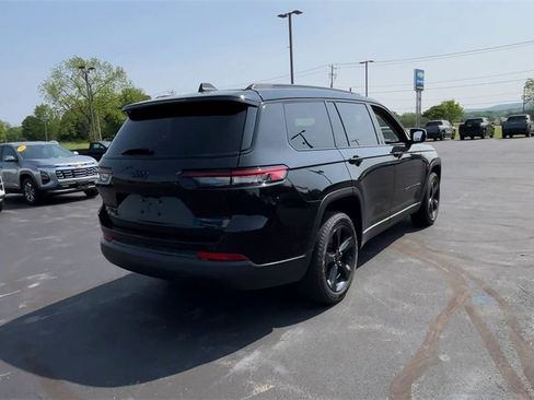 Used 2023 Jeep Grand Cherokee L Limited w/ Black Appearance Package image 8