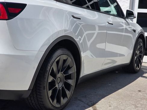 Used 2021 Tesla Model Y Long Range image 39