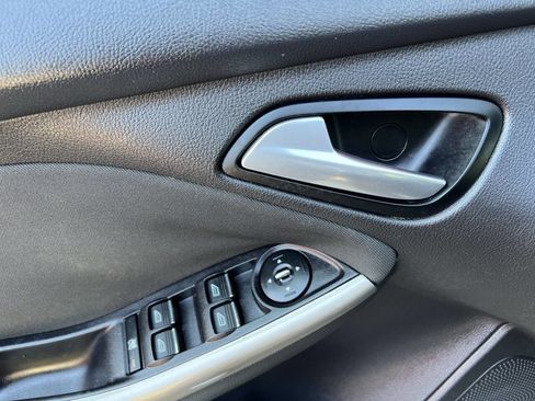 Used 2012 Ford Focus SEL image 28