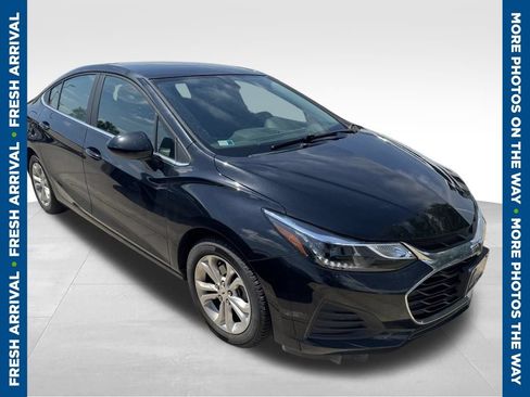 Used 2019 Chevrolet Cruze LT w/ Convenience Package FWD image 1
