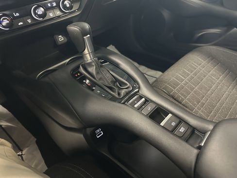 Used 2023 Honda HR-V LX image 12