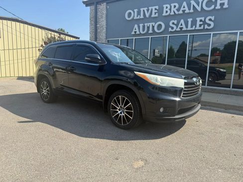 Used 2016 Toyota Highlander XLE AWD/4WD image 2
