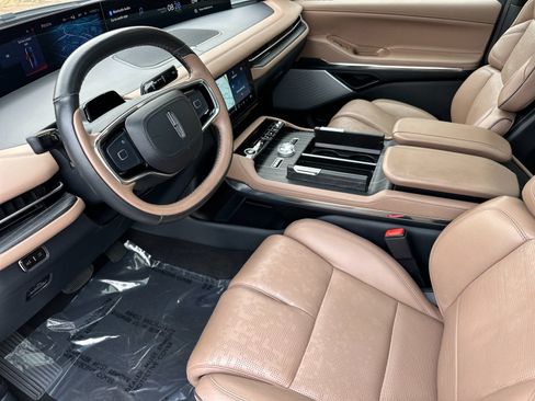 Used 2025 Lincoln Navigator Black Label AWD/4WD image 11