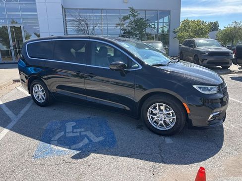 New 2026 Chrysler Pacifica Select image 41