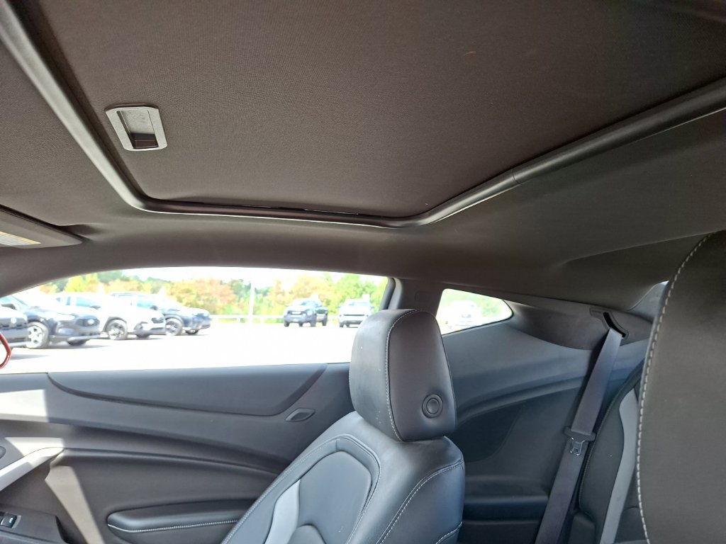 Used 2021 Chevrolet Camaro LT w/ Technology Package RWD image 15