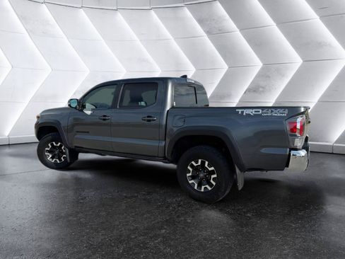 Used 2020 Toyota Tacoma TRD Off-Road w/ Blackout Package AWD/4WD image 5