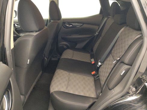 Used 2020 Nissan Rogue Sport SV image 18