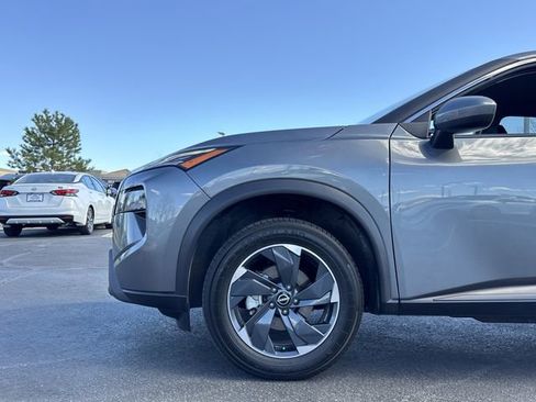 Used 2024 Nissan Rogue SV image 27