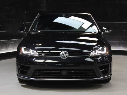 Used 2017 Volkswagen Golf R 4-Door image 5