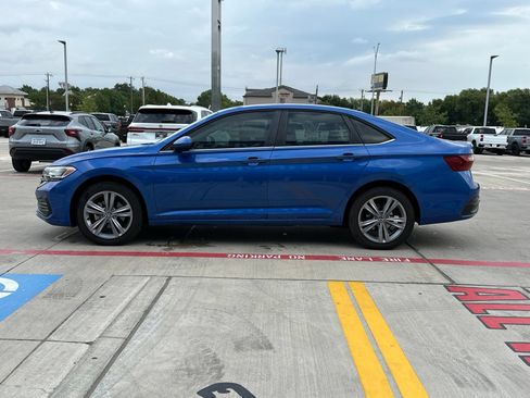 Used 2022 Volkswagen Jetta SE FWD image 4