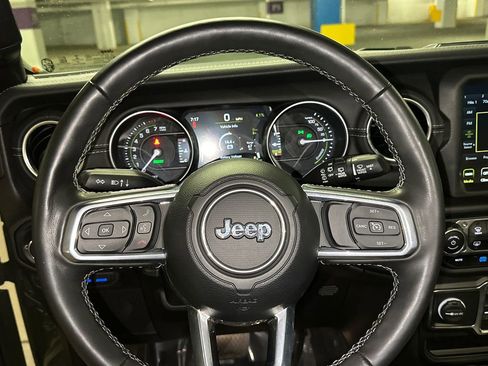 Used 2023 Jeep Wrangler Unlimited Sahara w/ Cold Weather Group AWD/4WD image 26
