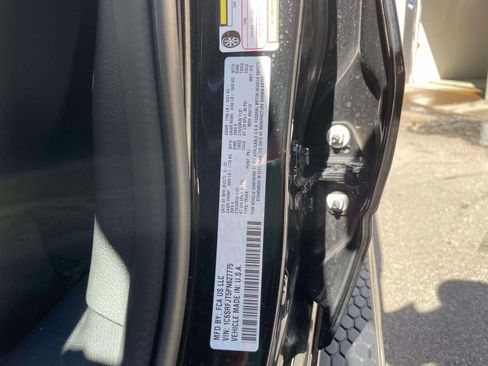 Used 2023 RAM 1500 Laramie AWD/4WD image 19